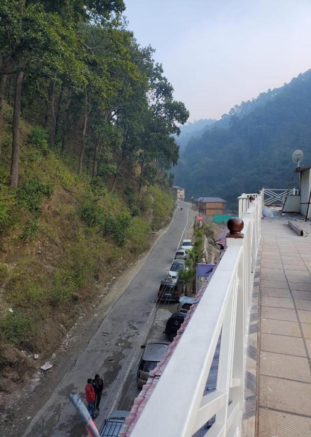 7 Hills Hotel And Resort Lansdowne Dış mekan fotoğraf